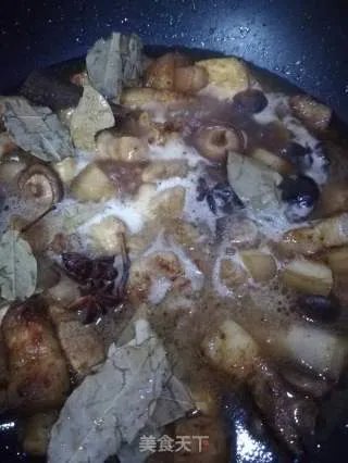 鹌鹑蛋红烧肉