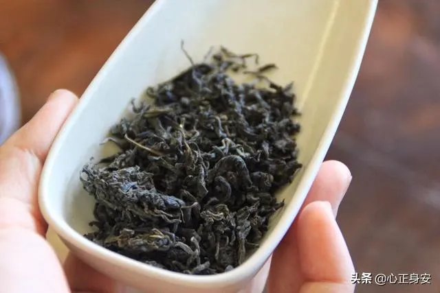 各位觉得湘益的黑茶跟中茶黑茶比哪个好?