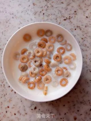 麦圈牛奶