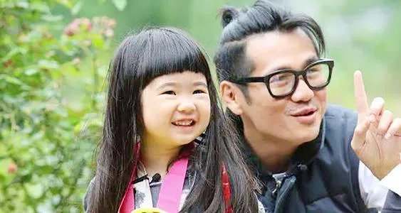 曹格儿子女儿长大了,你喜欢他们小时候还是现在呢?