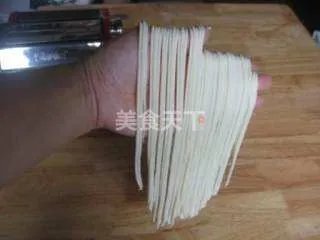 自制鸡蛋面的做法,自制鸡蛋面怎么做好吃,自制