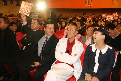 贾跃亭从身价420亿到“落汤鸡”，他还会是下一个史玉柱吗？