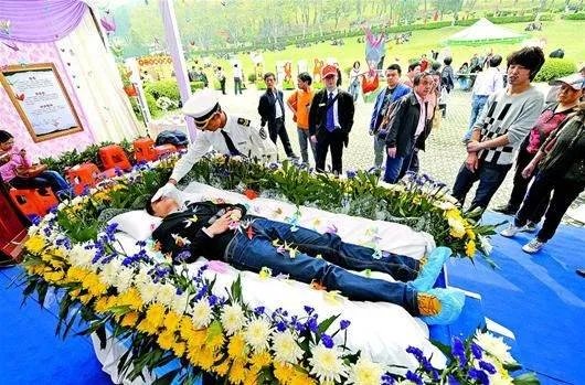 牧师无论如何都不能主持的仪式、是什么?答案