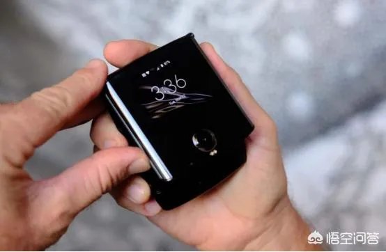 摩托罗拉新推出的折叠手机怎么样？值不值得买？
