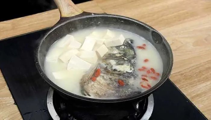 鱼头炖豆腐的做法 鱼头豆腐汤怎么做