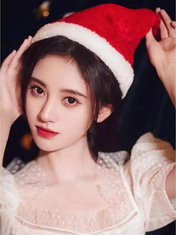 鞠婧祎比基尼照片太过性感,你对这种类型的女孩怎么看
