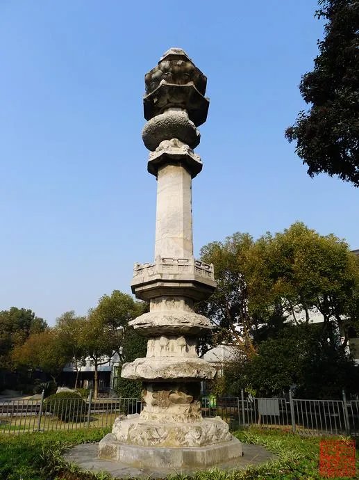 现存上海最古老的地面建筑是( )