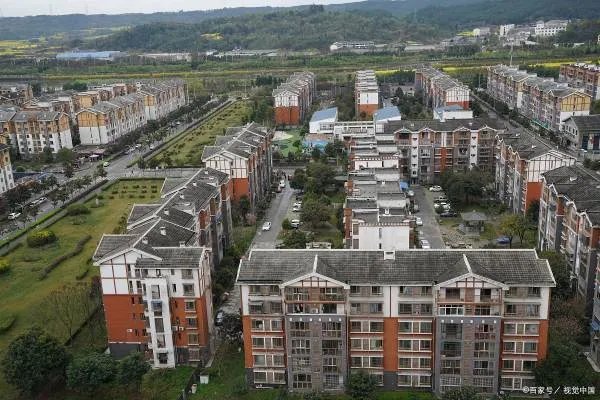 为什么一些落后的县城房价高甚至比所属城市房价还高?