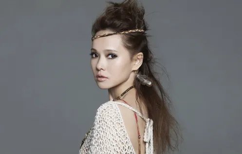 哈利开微博,伊能静发文:你不再是伊能静儿子,你是你自己,怎么回事?