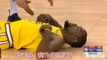 勇士险胜热火,赛后杜兰特与库里上来与韦德握手,为什么韦德只和库里互换球衣呢?