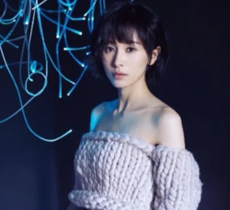 导演回应助理跪地为王子文穿鞋一事,导演给出的回应是什么?