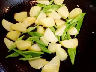 家常土豆面