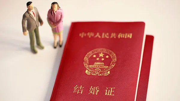 结婚证件照要求头发要怎么样 去民政局领证穿什么衣服好