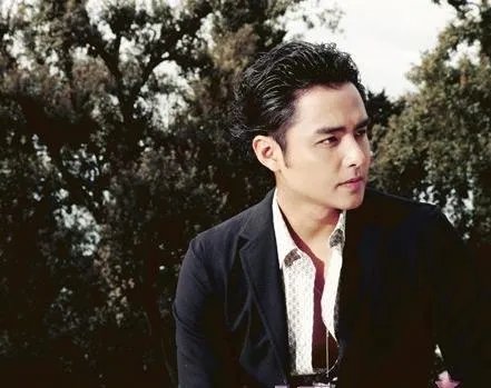 明星的助理允许正常结婚恋爱吗?