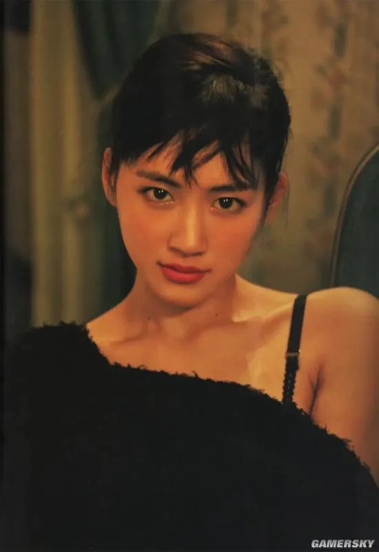 绫濑遥新片《是,我不会游泳》剧照 女主泳装造型亮相