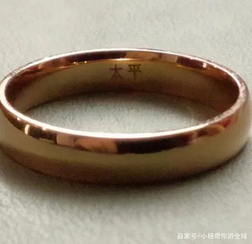 45岁袁立宣布与小11岁男友三婚,男方系圈外人。你怎么看?