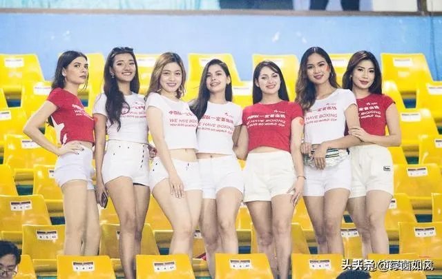 世预赛中国队vs菲律宾看台风景被忽略,美女组团为国足加油,为何都是外国人的模样?