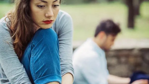 江苏一女子出轨后洗劫前男友婚房,此女子的这一行为合法吗?