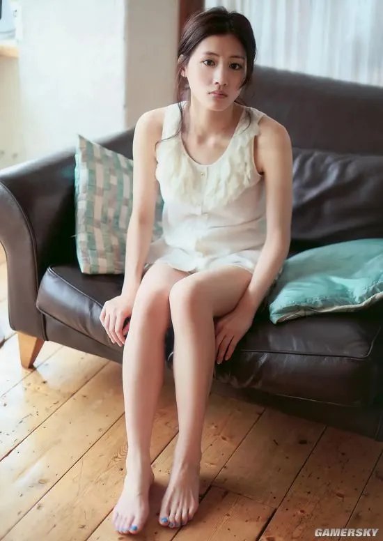 绫濑遥新片《是,我不会游泳》剧照 女主泳装造型亮相