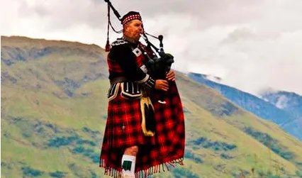 苏格兰位于英国的哪个位置？苏格兰有多少人口？