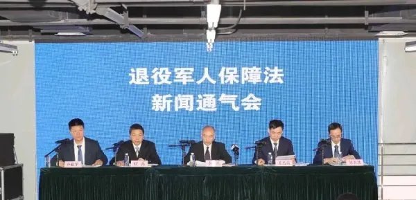 退役军人逐月领取退役金安置办法骂声一片