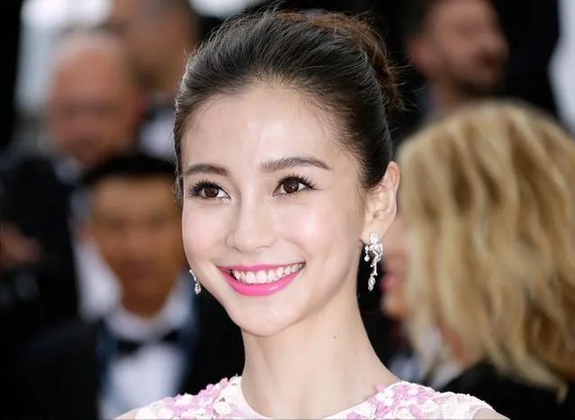 4.4号旭日阳刚街头卖唱,被很多人骂缺钱了,他们怎么这样了?
