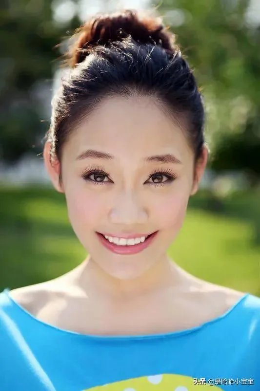 夜幕下的哈尔滨的女演员?