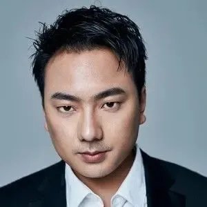 月亮月亮你别睡努力的人不会喊累是什么歌的歌词?
