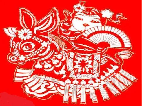 小学生剪纸为祖国庆生,在你看来剪纸艺术需要纳入课堂吗?