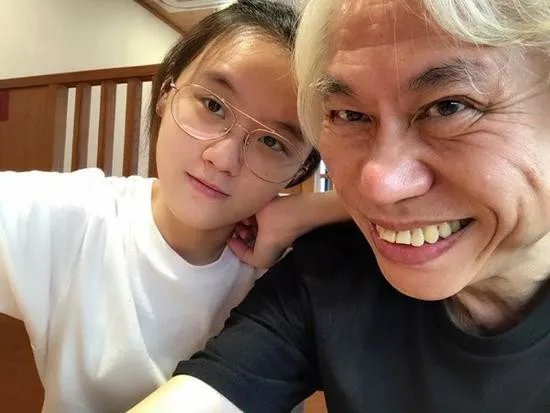 爷孙恋日本度蜜月女方是怀孕了吗？