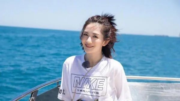 谢娜和刘烨当年爱的轰轰烈烈,为什么到最后还是以分手告终了?
