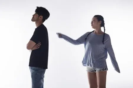 江苏一女子出轨后洗劫前男友婚房,此女子的这一行为合法吗?