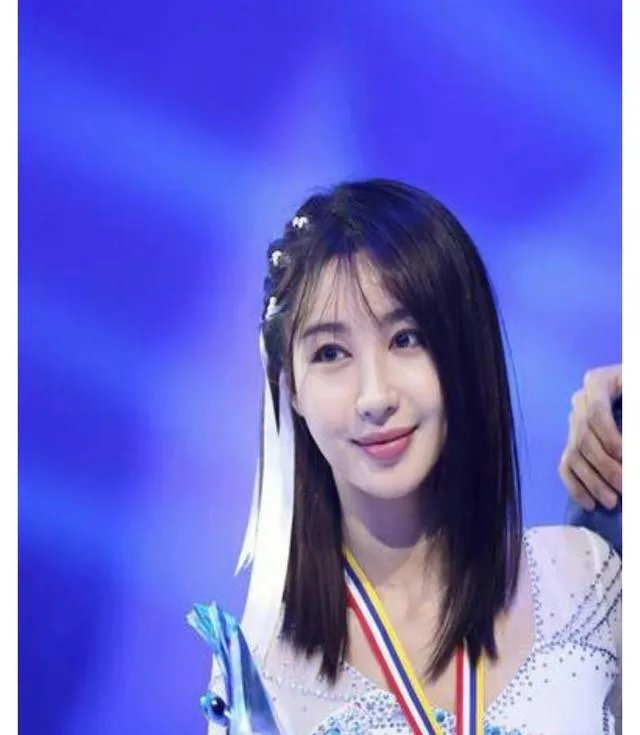 李菲儿是谁?为何近日频频上热搜?
