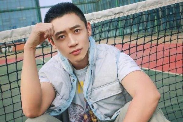 魏晨是如何回应职业歌手不假唱事件的?