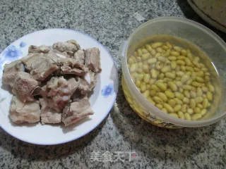 黄豆排骨汤
