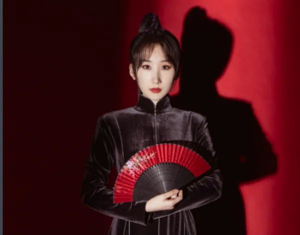 等什么君本人照片