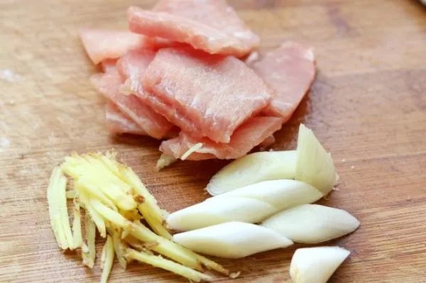 蘑菇炒肉做法
