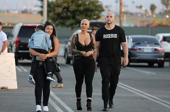 艾波·罗斯 (Amber Rose) 是一个在争议面前退缩的人吗?