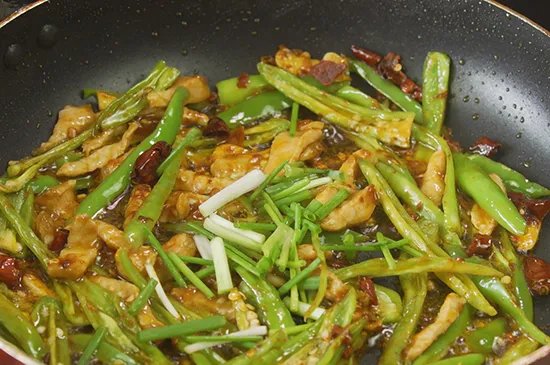 辣椒炒肉的做法