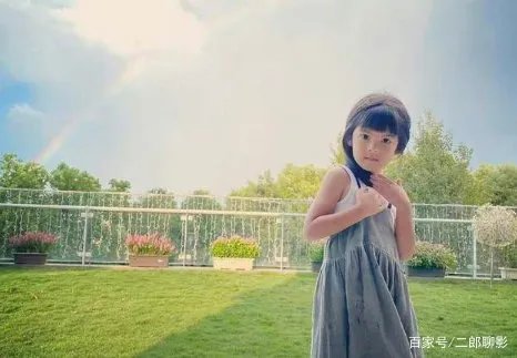 贾静雯晒女儿们的近照,你觉得她的女儿们可爱吗?