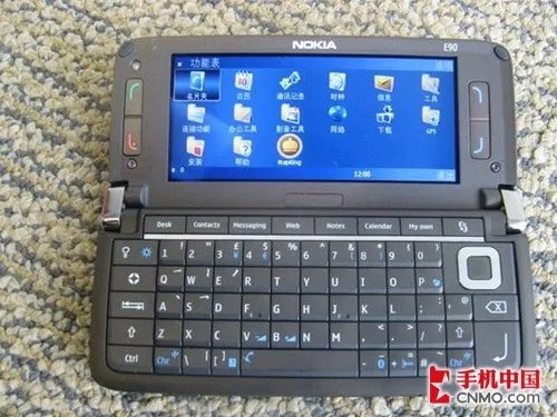 诺基亚E90