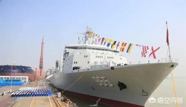 在辽宁舰的编队中,“呼伦湖”号补给舰有什么作用?