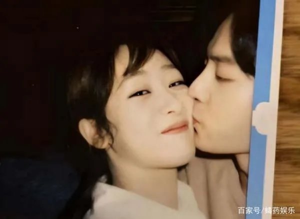 杨紫主动晒与肖战亲密合照,是不是在官宣恋情呢?