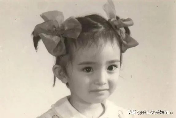 刘恺威和女儿同台,小糯米正脸首曝光,你觉得长得像杨幂小时候吗?