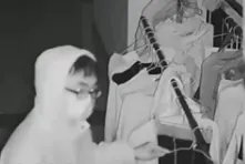 网曝某25岁男子穿短裙扮少女接近宿舍,他这样穿到底是为了什么?