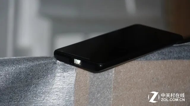 青橙VOGA 2 AI激光投影手机 把电影院装兜里