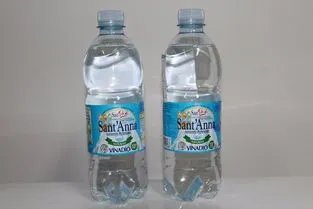 北京环球影城矿泉水10元一瓶,你觉得这个价格贵不贵?