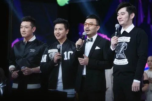 在湖南卫视2021跨年晚会上,钱枫怎么胖成这样了?