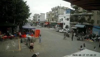 如果你是牵狗女孩,你会逃跑嘛?