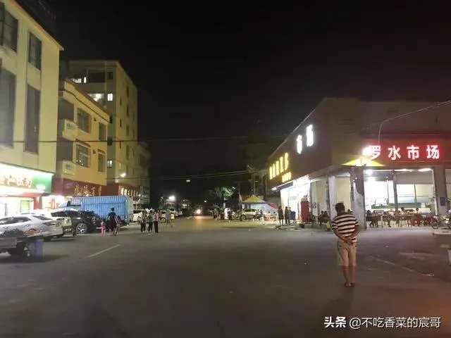 如果你是牵狗女孩,你会逃跑嘛?